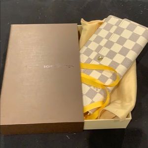 Louis Vuitton Clutch (Damier Azur Sarah)